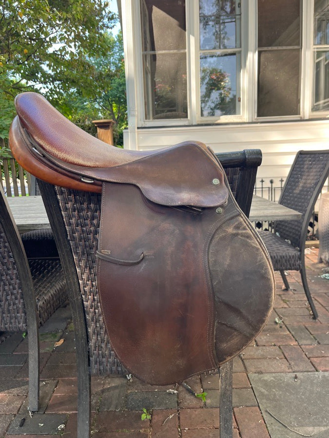 15.5” Crosby jumping saddle