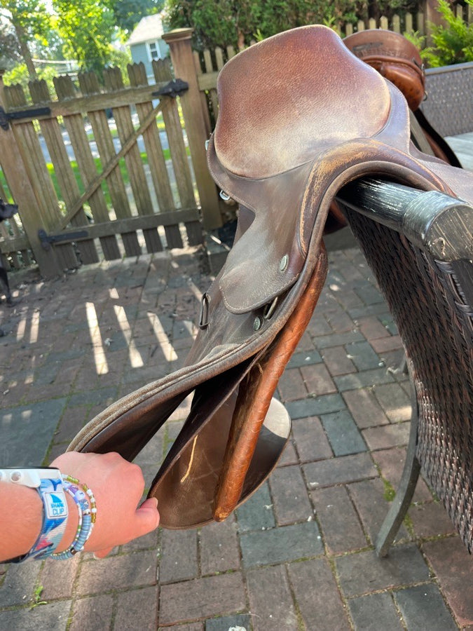 15.5” Crosby jumping saddle