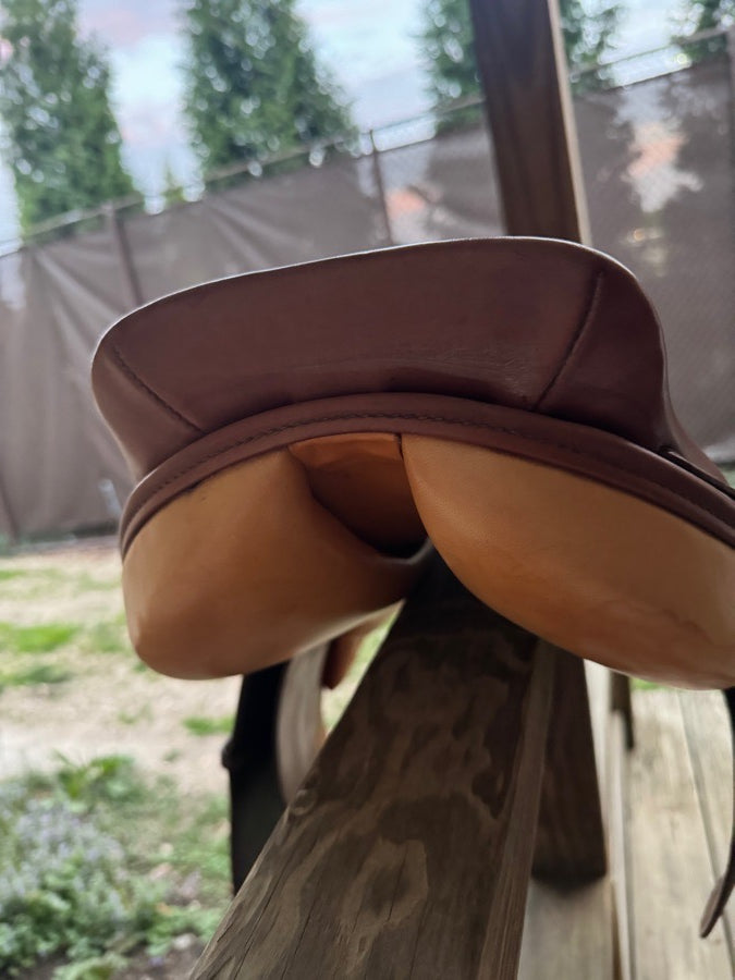 Crosby 16.5-17 inch seat Good condition