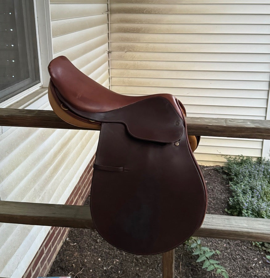 Crosby 16.5-17 inch seat Good condition