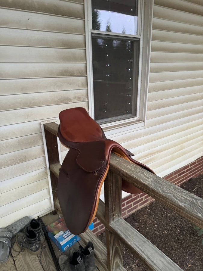 Crosby 16.5-17 inch seat Good condition