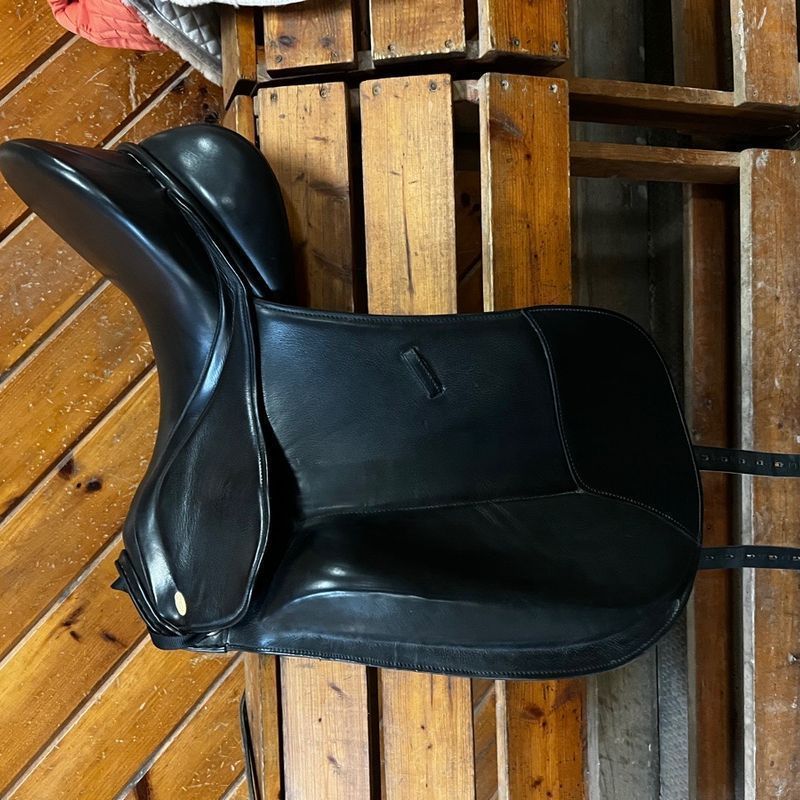 18” Kentaur Medusa II MW Dressage
