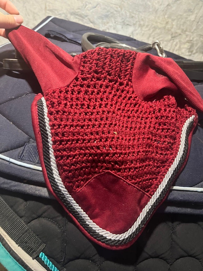 Bundle of fly bonnets