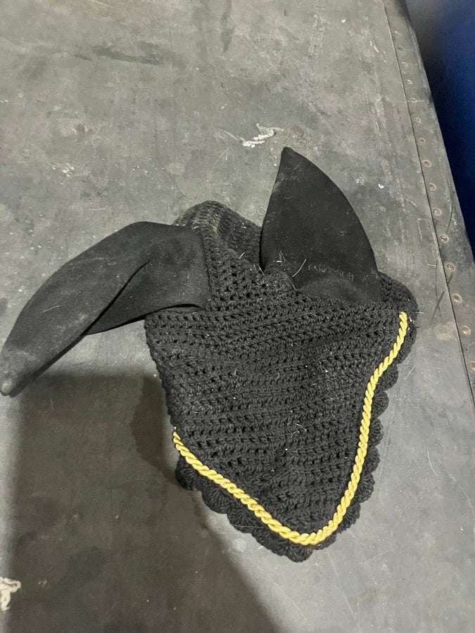 Bundle of fly bonnets