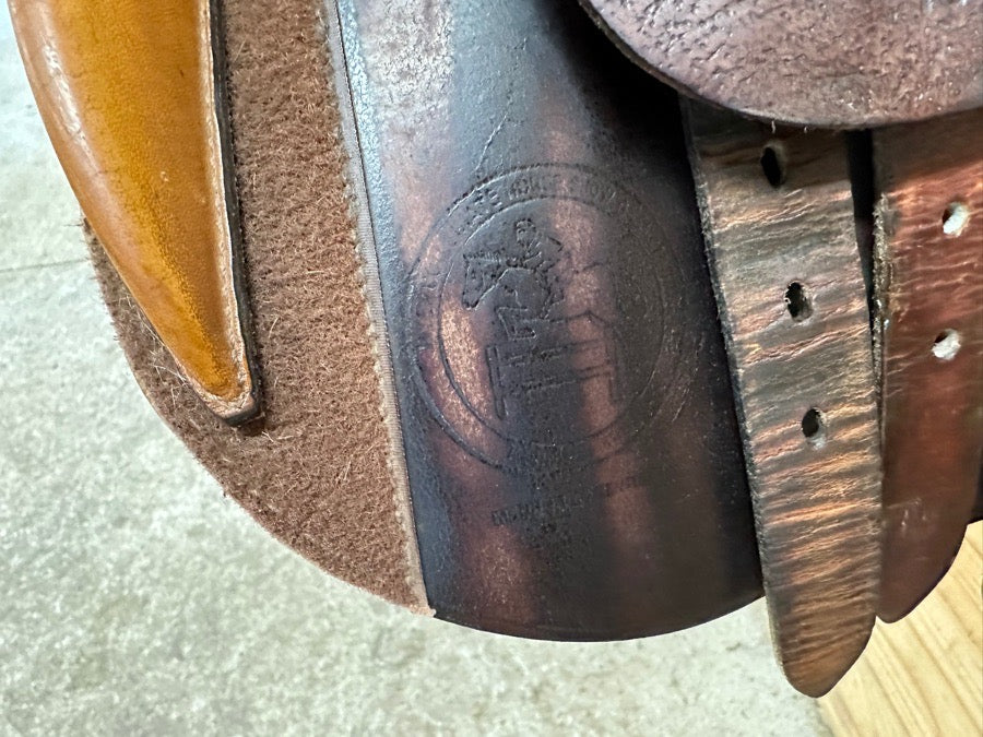 Collegiate saddle