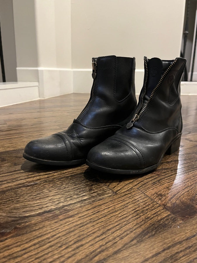Size 8.5 Ariat paddock boots