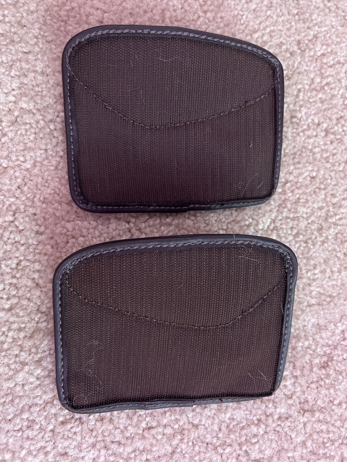 Saddle knee blocks