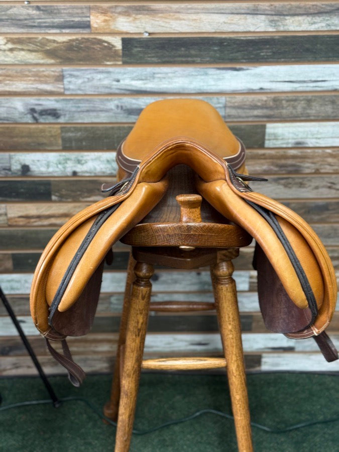 M.TOULOUSE Two-Toned M. Toulouse Jump Saddle 17” (7)