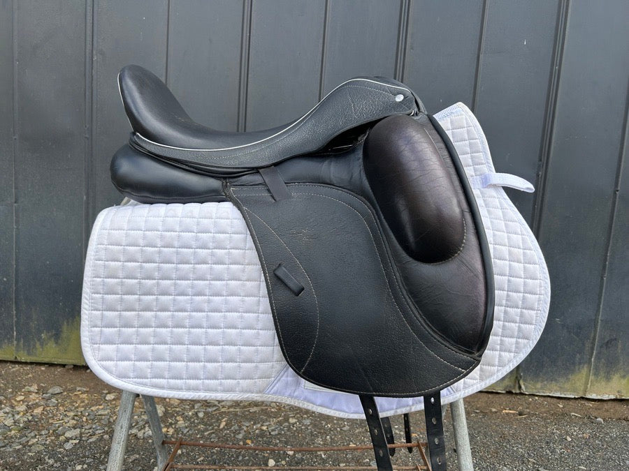18” Custom Saddlery Wolfgang Matrix Dressage Saddle