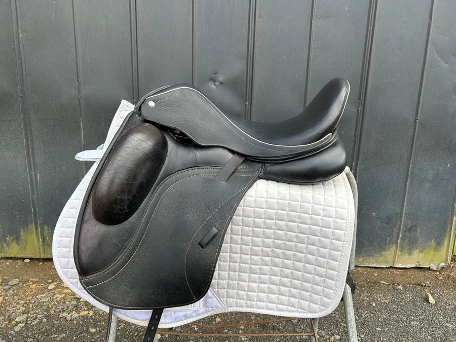 18” Custom Saddlery Wolfgang Matrix Dressage Saddle