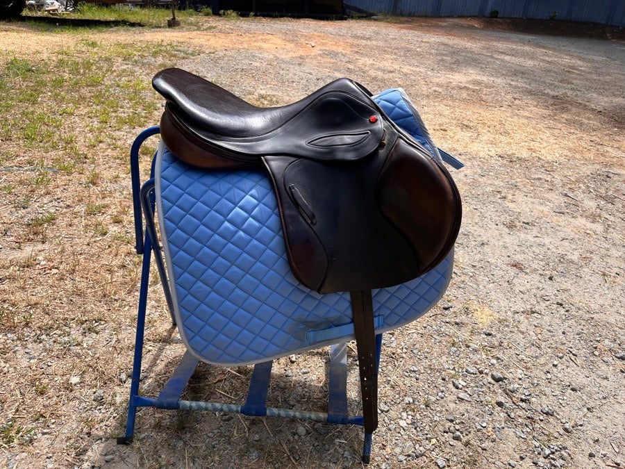 Albion Jump Saddle medium tree 18” seat