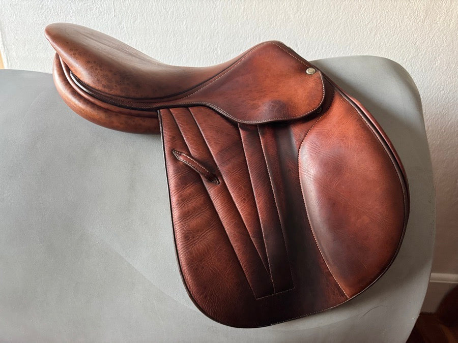 BUTET 17” Butet Premium Saddle - 1.5 Flaps - Integrated Panels (4)