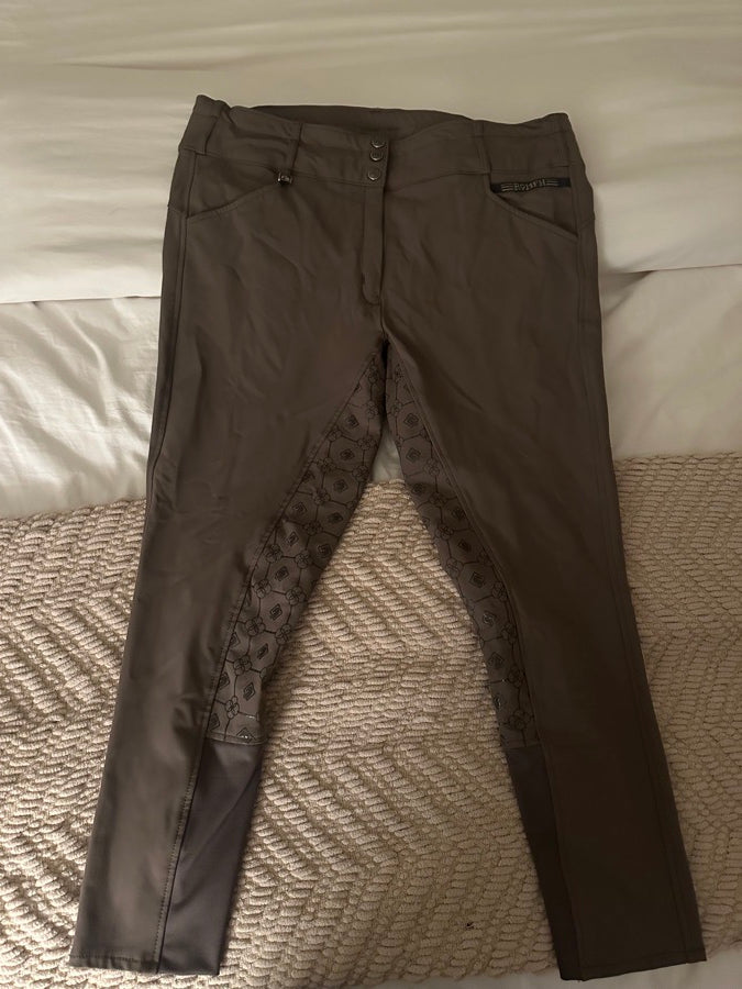 ROMFH: Evelyn 3-Button Full Grip Breech