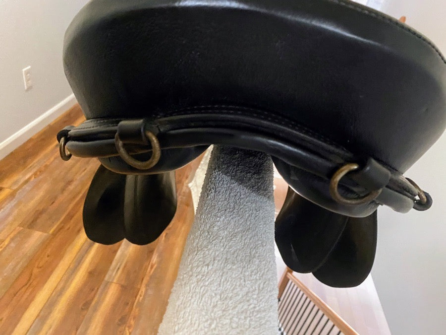 GUC Treeless 18” Seat Ansur Elite Treeless Jumping Saddle. Black.