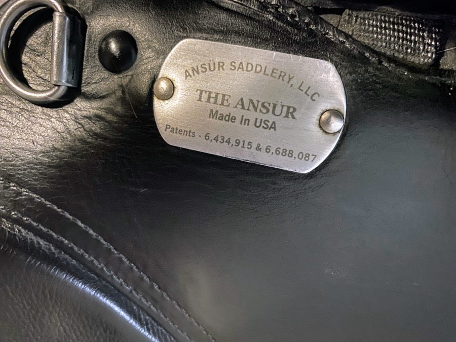 GUC Treeless 18” Seat Ansur Elite Treeless Jumping Saddle. Black.