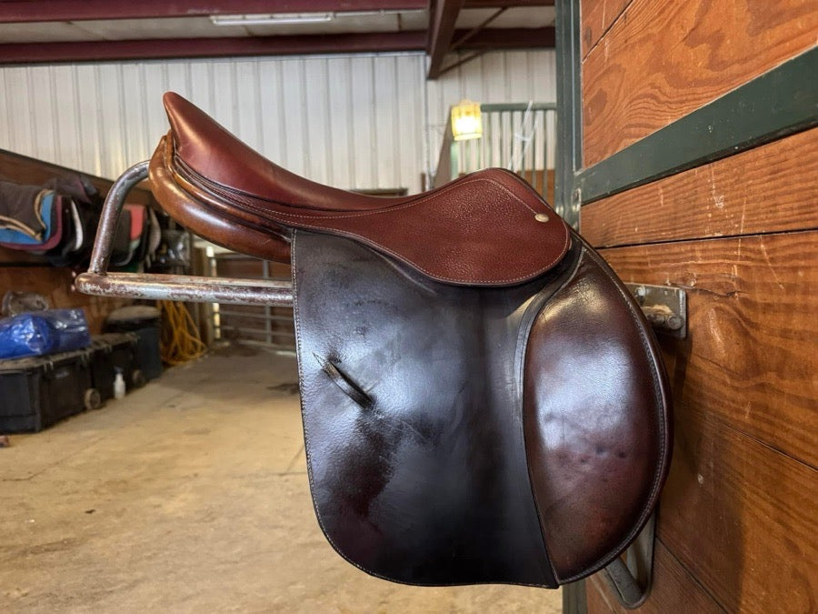 Devoucoux Saddle 17”