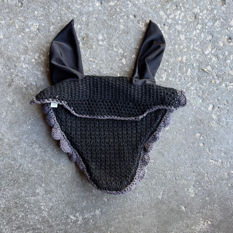 Black Full Sized USG Horseback Riding Bonnet Fly Veil. Good Condition.