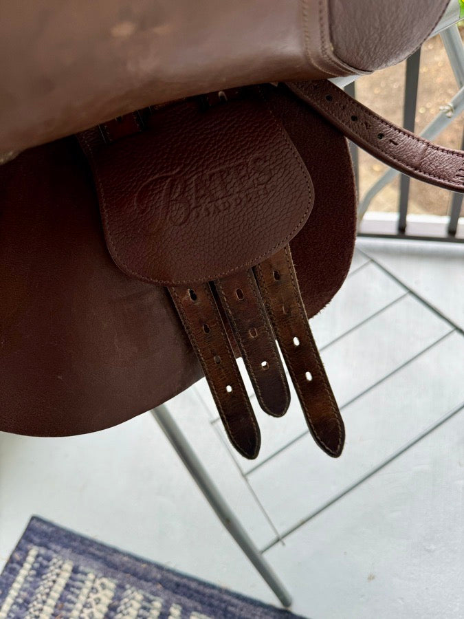 17.5 Bates Caprilli Close Contact Classic Saddle in Havana