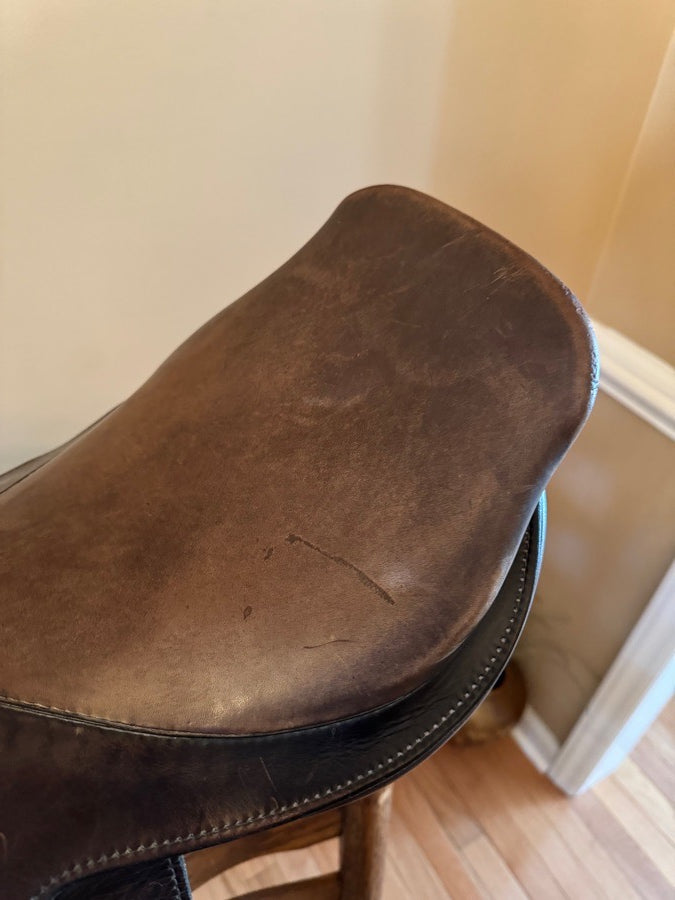 PEGASUS Imperial Pegasus Featherweight Event Saddle 17". (5)