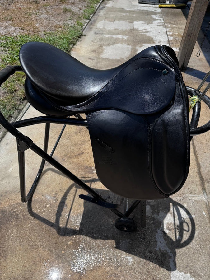 17.5 Steuben dressage saddle