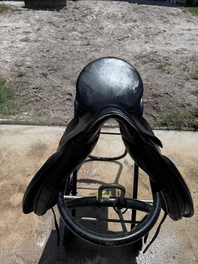 17.5 Steuben dressage saddle
