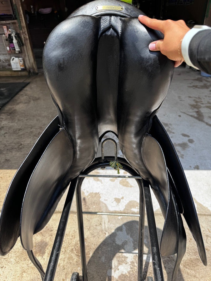 17.5 Steuben dressage saddle