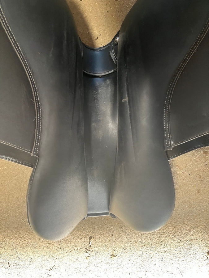 Other John Whitaker Jump Saddle (8)