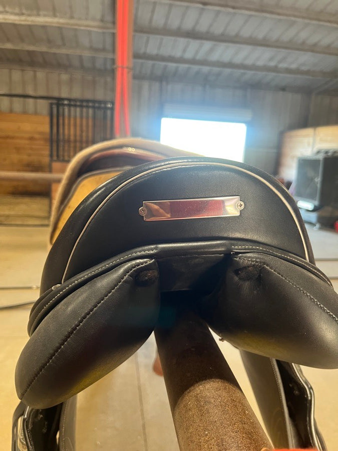 Other John Whitaker Jump Saddle (4)