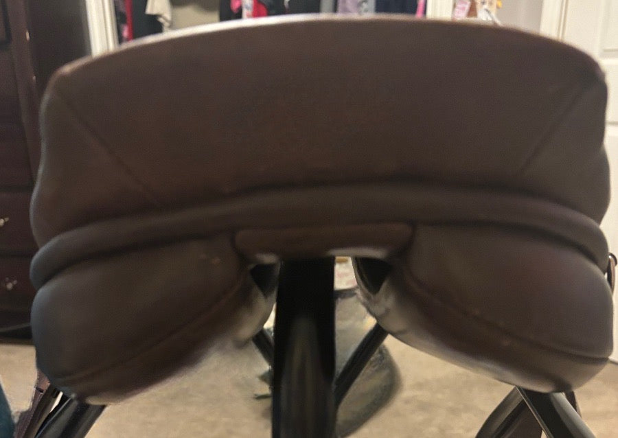 COURBETTE 16” close contact English saddle (4)