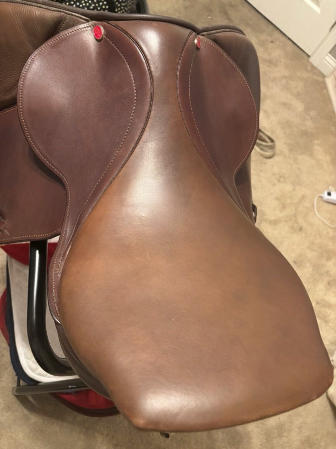 COURBETTE 16” close contact English saddle (3)
