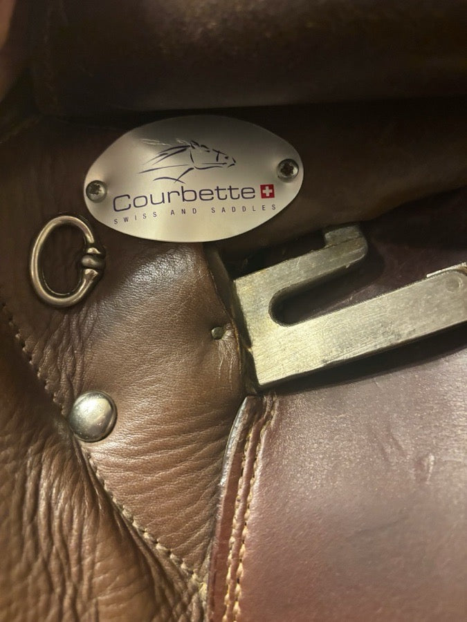 COURBETTE 16” close contact English saddle