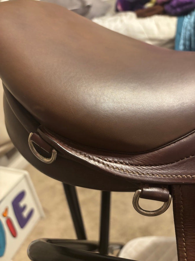 COURBETTE 16” close contact English saddle (7)
