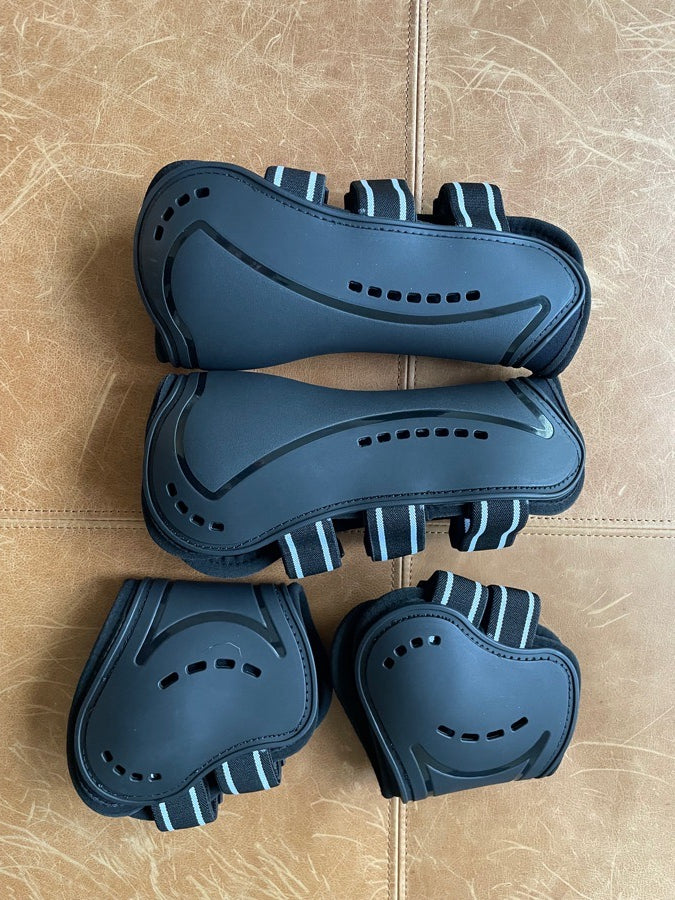Open front boots - medium - set of 4