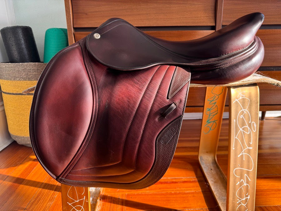18” 2016 CWD SE02 Jump Saddle - Ful Buffalo - 3L - MINT!