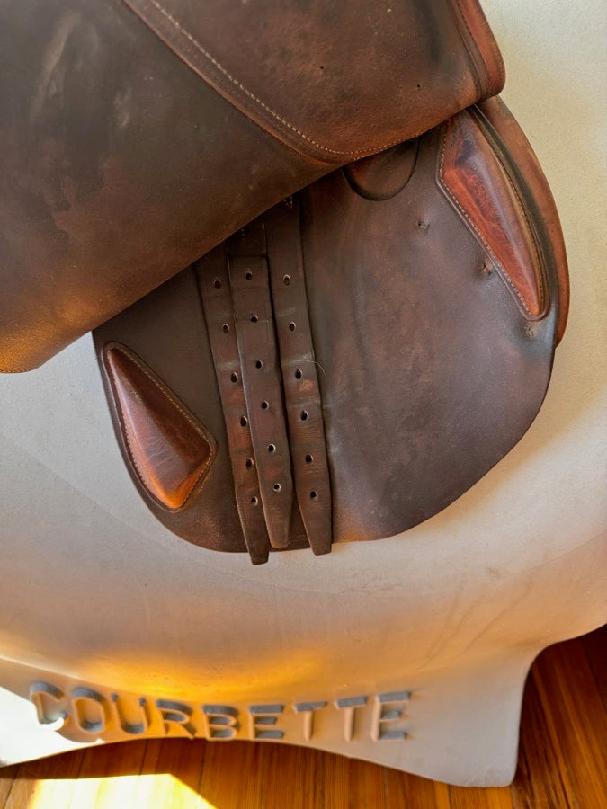 BUTET 17” Butet Saddle - “P” Seat - 1 Flaps (6)