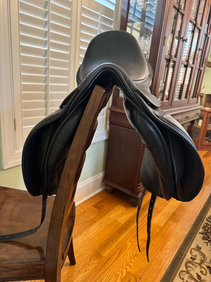 KENT AND MASTERS Kent & Masters Dressage Saddle (2)