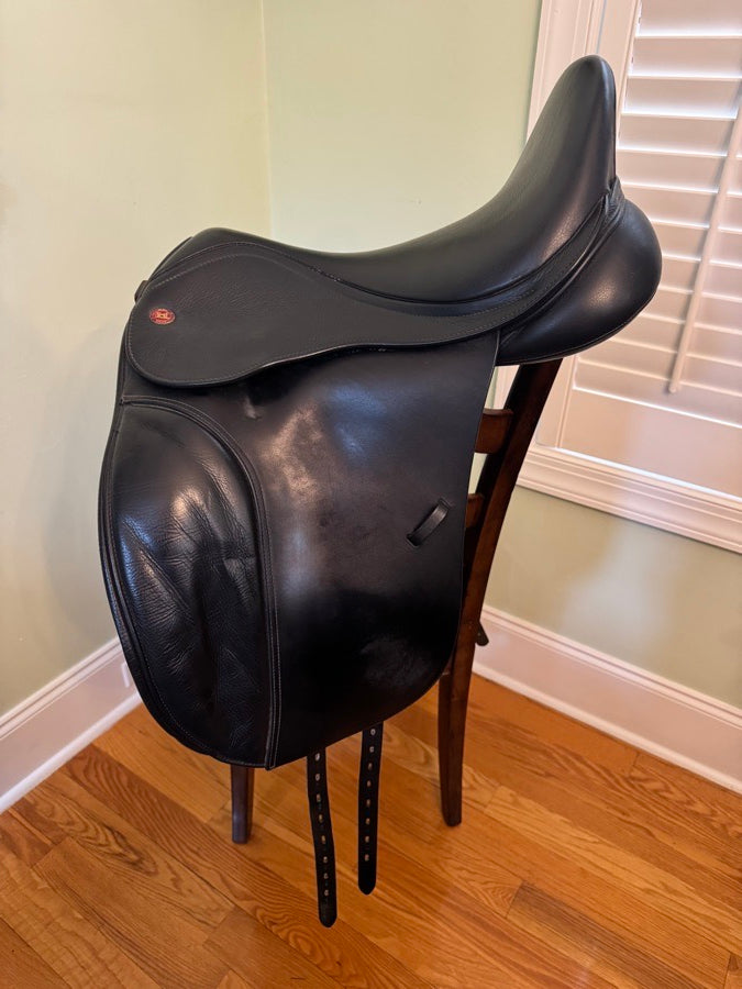 KENT AND MASTERS Kent & Masters Dressage Saddle