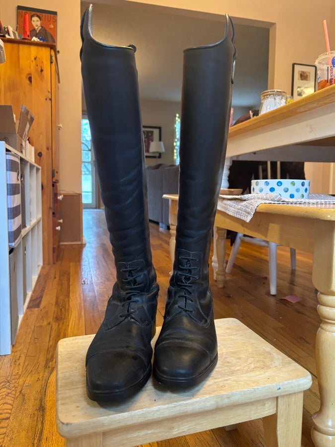 Gently used DeNerio tall boots