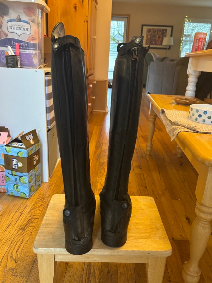 Gently used DeNerio tall boots