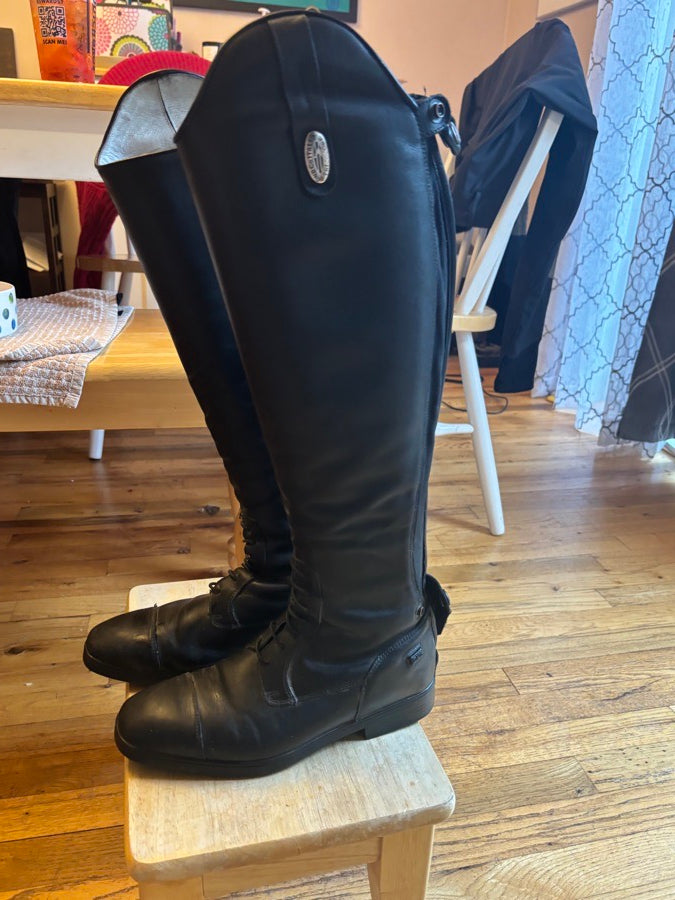 Gently used DeNerio tall boots