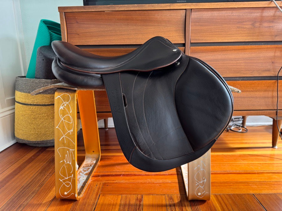ARION 17.5” 2022 Arion Atlas Jump Saddle - 2A Flaps - Full Buffalo - MINT! (6)