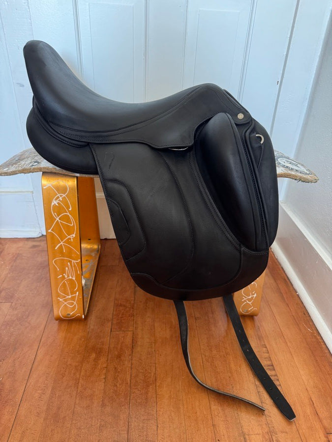 18” 2022 Antares Tempo Dressage Saddle - Full Calf