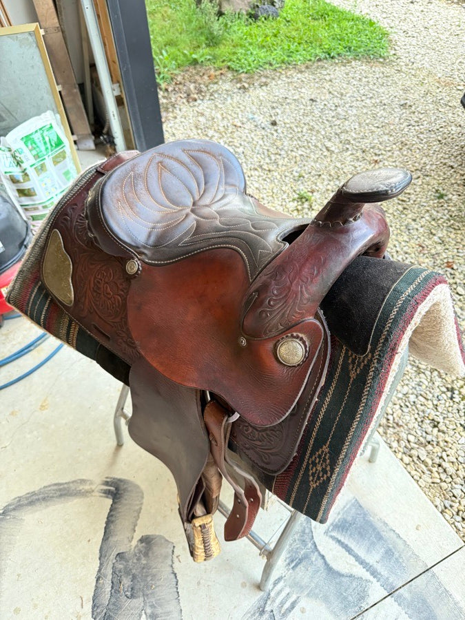 FOR HORSES 15” Western Saddle (4)