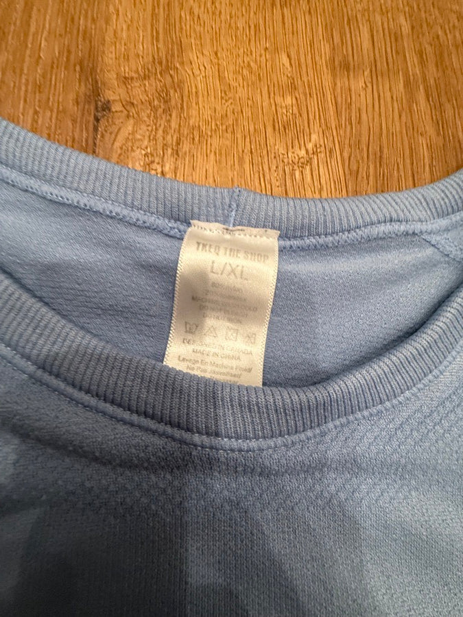 TKEQ TKEQ LONG SLEEVE BLUE ATHLETIC SEAMLESS SHIRT (2)