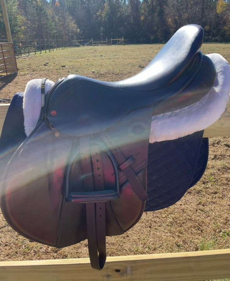 ALBION Albion 16” jump saddle