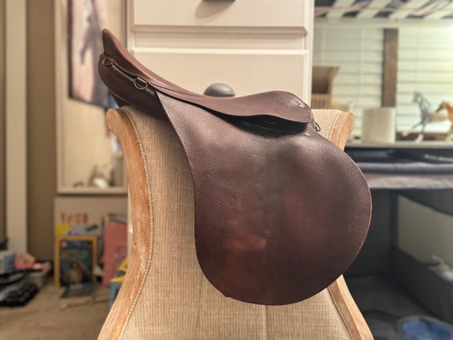 CROSBY 17.5 in. Saddle (2)