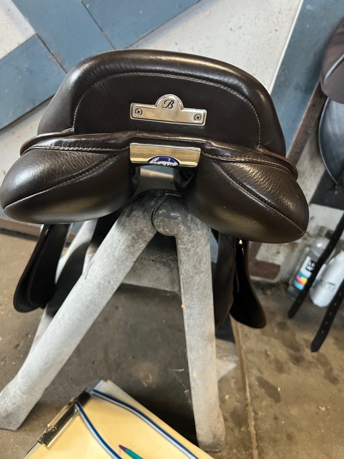 Bates Caprilli Close Contact 18”