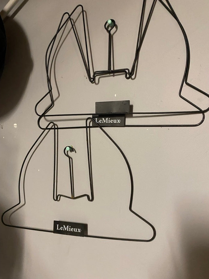 3 Lemieux Bonnet hangers