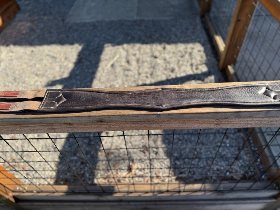 Voltaire Hunter Girth (Size 52) — Excellent Condition!