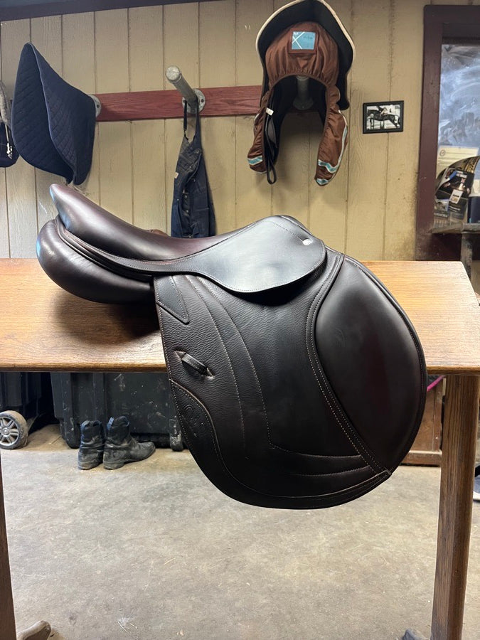 CWD CWD jump saddle 17 seat size 3,400$ or best offer